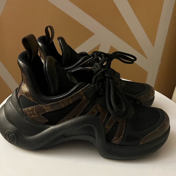 Louis Vuitton LV Monogram Sneaker - Picture 4 of 5